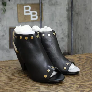 Vince Camuto Womens Edia Studded Leather Block Heels 1673ffbe887731 Black 6.5M