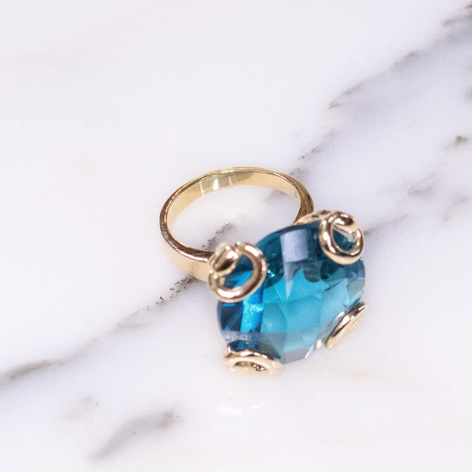 Vintage Blue Crystal Cocktail Statement Ring in Elegant Gold Tone Setting