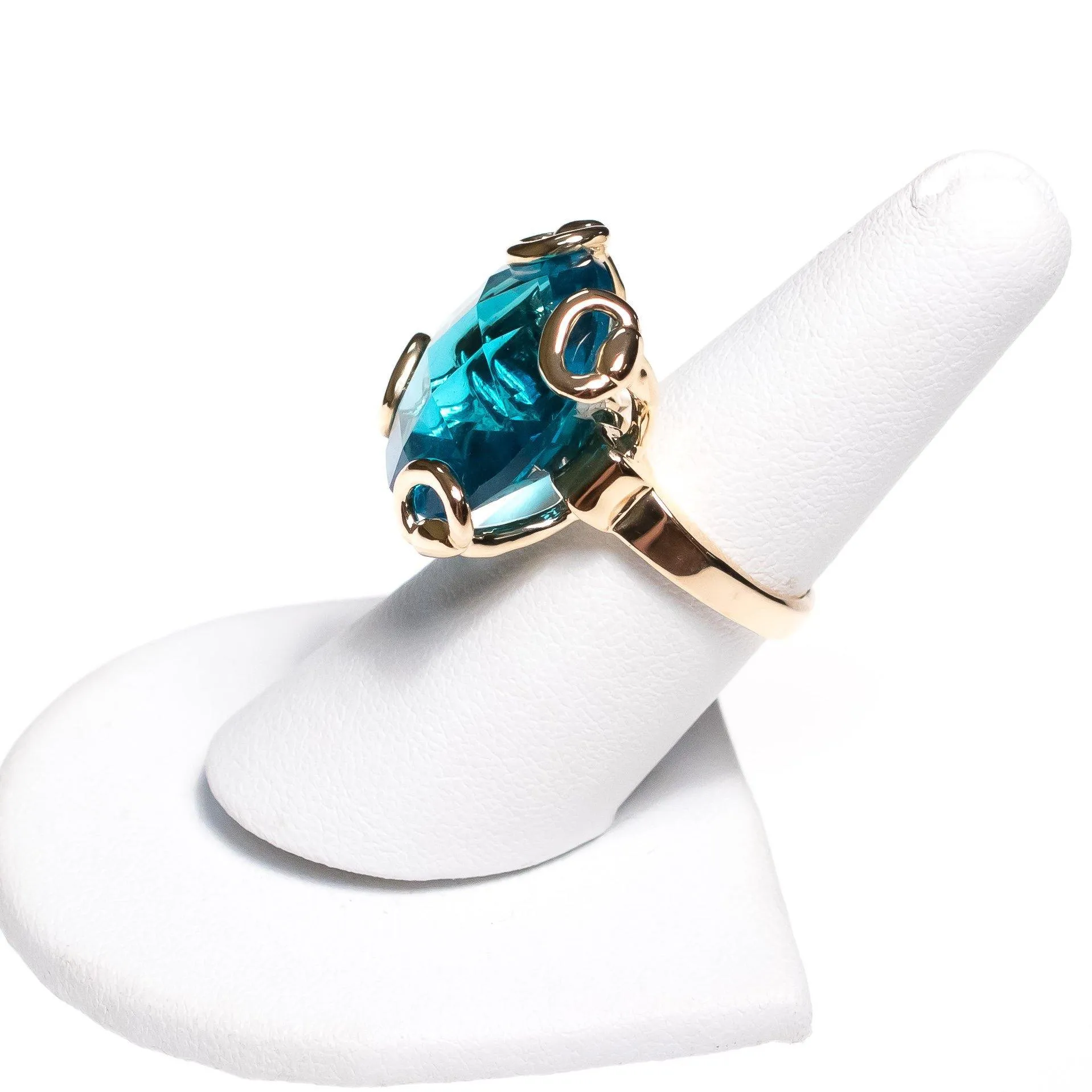 Vintage Blue Crystal Cocktail Statement Ring in Elegant Gold Tone Setting